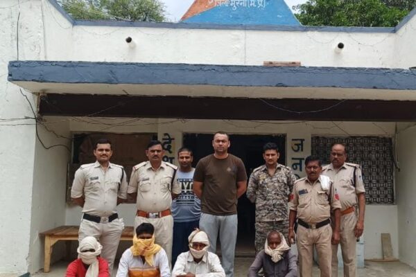 हत्या के प्रयास के मामले में फरार चार आरोपियों को 48 घंटे में मय हथियार के किया गिरफ्तार