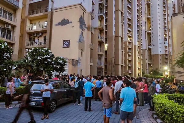 लोगों में दहशत,  लिफ्ट गिरने से मौत के बाद ये है पारस का नजारा