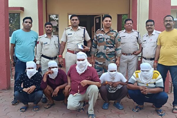 गुना :  पुलिस ने सेक्स रैकेट चलाने वाला गिरोह पकड़ा, पति-पत्नी सहित आधा दर्जन गिरफ्तार