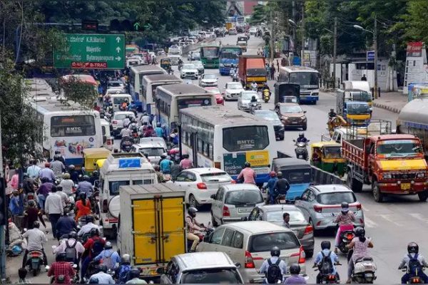 बेंगलुरु: नहीं देखा होगा ऐसा ट्रैफिक जाम! सुबह स्कूल गए बच्चे रात को पहुंचे घर