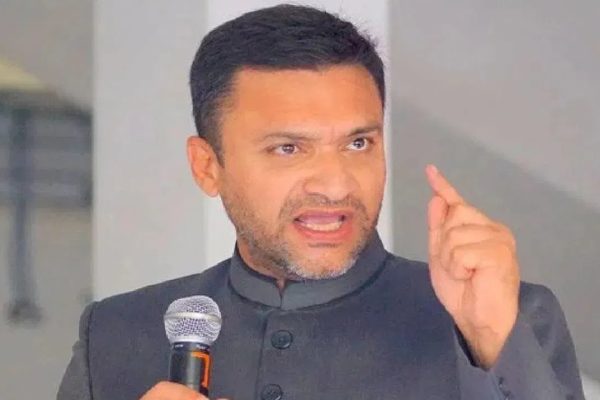 तेलंगाना के बीजेपी विधायकों ने नहीं ली शपथ, अकबरुद्दीन ओवैसी को प्रोटेम स्पीकर बनाने पर बवाल