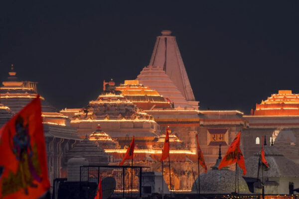 राम मंदिर की अद्भुत छटा कर रही भक्तों को मंत्रमुग्ध