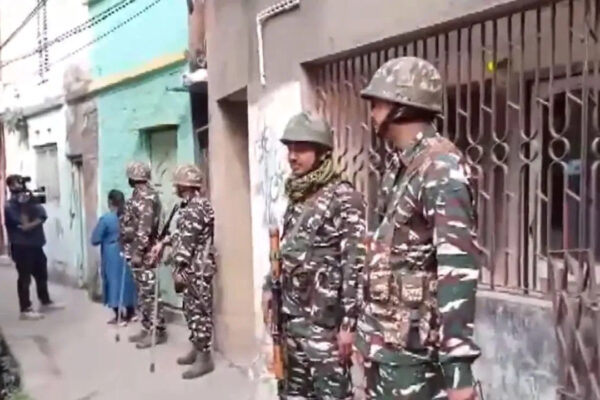 राशन घोटाला: एक्शन मोड में ED, फरार TMC नेता शेख शाहजहां के करीबियों के ठिकानों पर छापेमारी