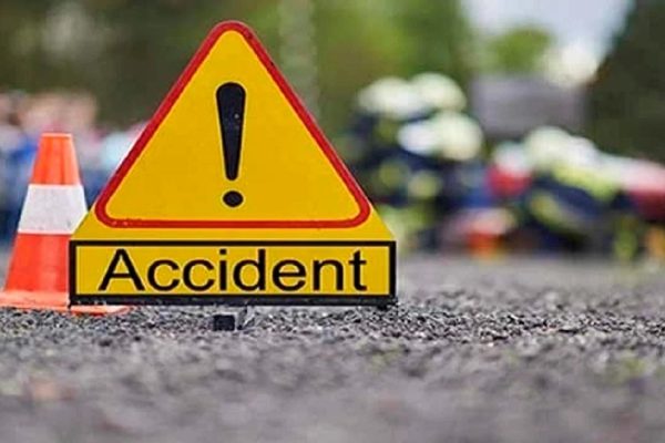 ओवर स्पीड बीएमडबलू ने ई रिक्शा को टक्कर मारी दो की मौत
