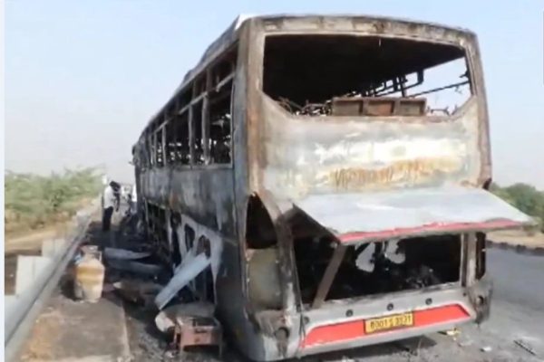 हरियाणा में पलवल एक्सप्रेसवे पर बस में आग लगने से नौ लोगों की मौत