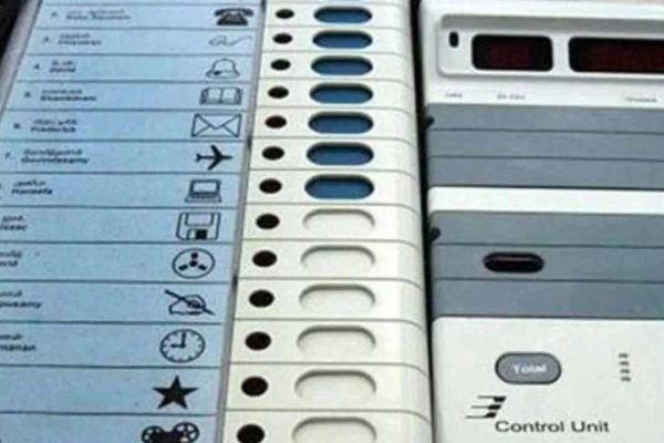 चुनाव के बीच ईवीएम फिर बना मुद्दा