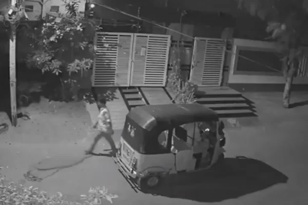 चोरों ने अपार्टमेंट्स में घुसकर चुराए जूते-चप्पल, पुलिस के जूते भी